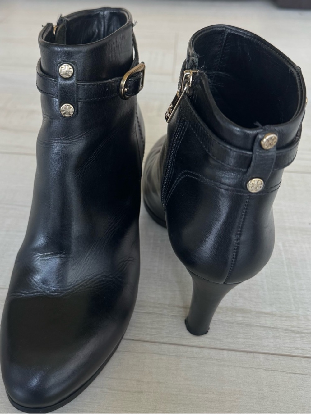 Tory Burch Black Leather Buckle Zip Ankle Gold Logo Heel Booties Size 8 - Picture 7 of 12